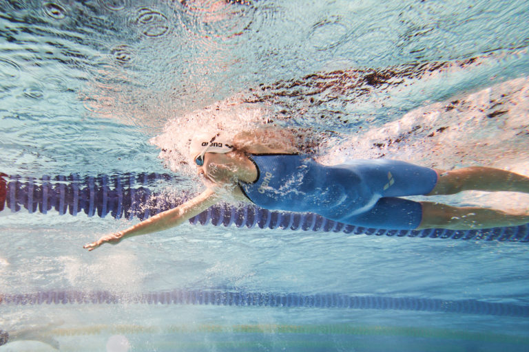 Эстафетное плавание на Чемпионате по плаванию среди спортивных клубов